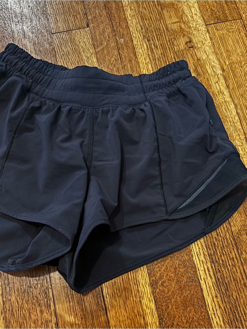 Lululemon Hotty Hot Short II 2.5” - Picture 2 of 6
